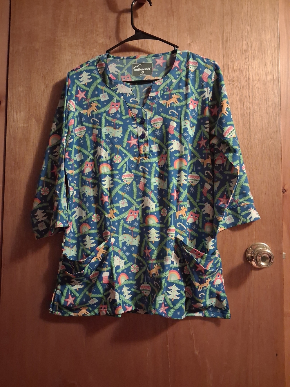 UA Scrubs Butter-Soft Green Holiday Print SCRUB TOP NWOT